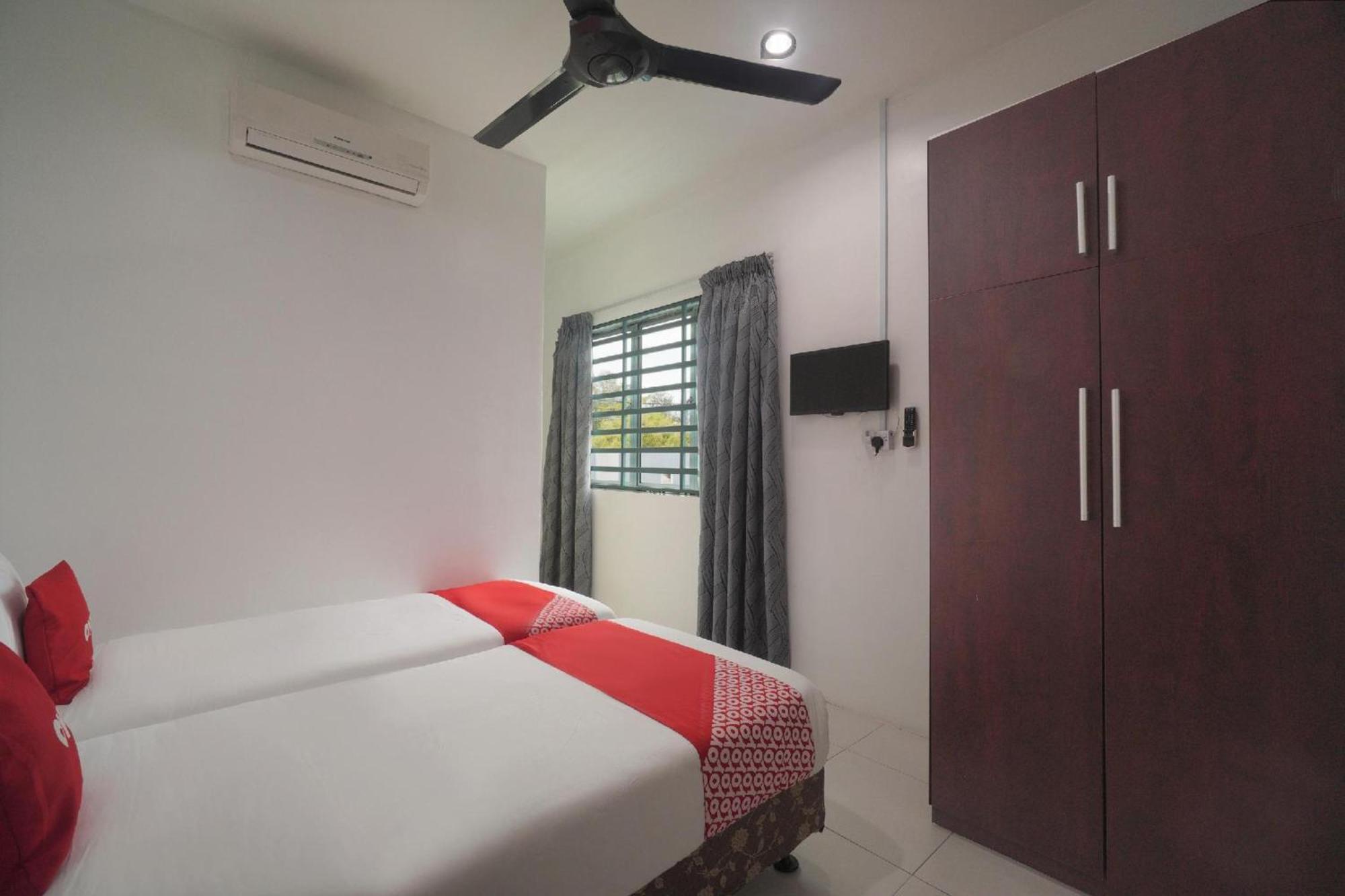 Oyo 91089 Motel Fasa 2B Seri Manjung Exterior foto